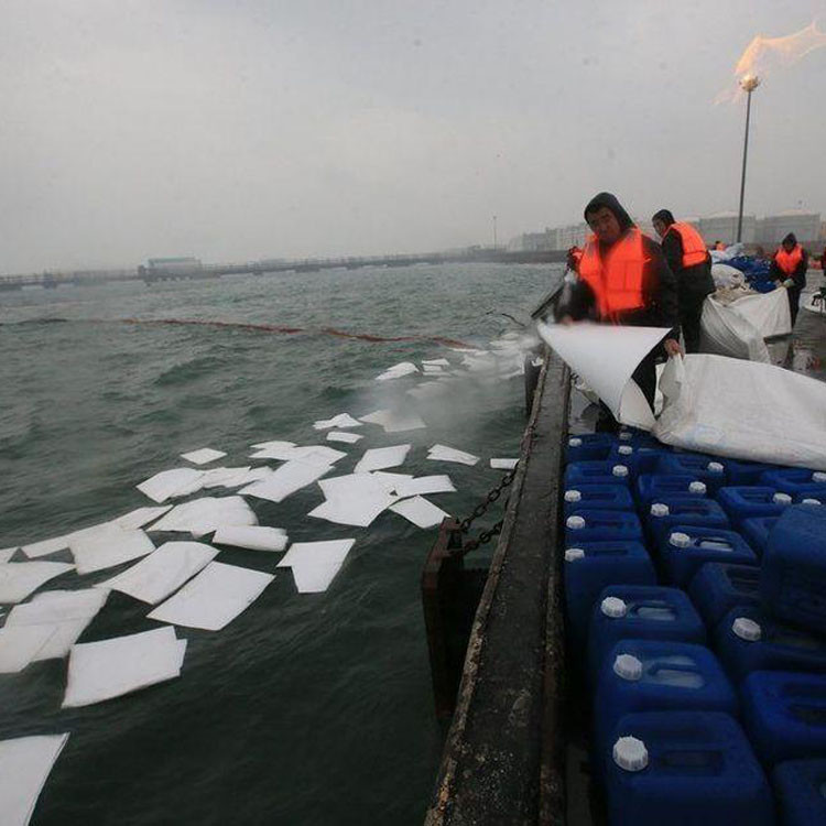 Safety suspended on water ilo absorbent felt for Oil spill of environmental cleaning company