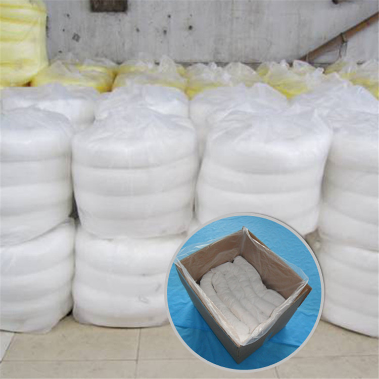 Safety suspended on water oil absorber sock for Oil spill of environmental cleaning company